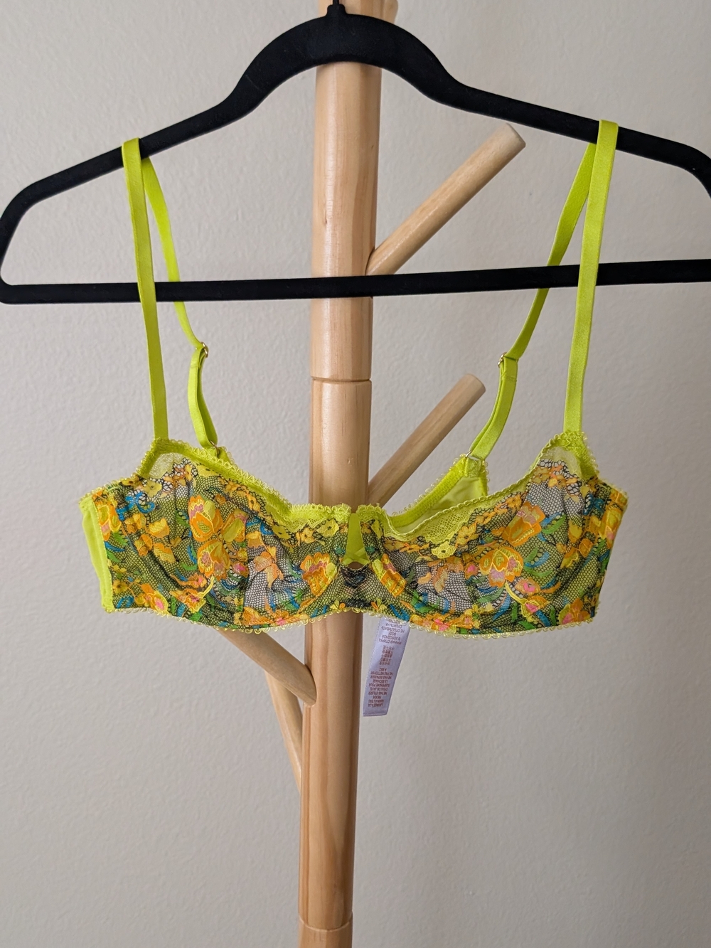 Savage X Fenty Neon Yellow Floral Lace Underwire Bra & Bikini Set - Picture 4 of 9